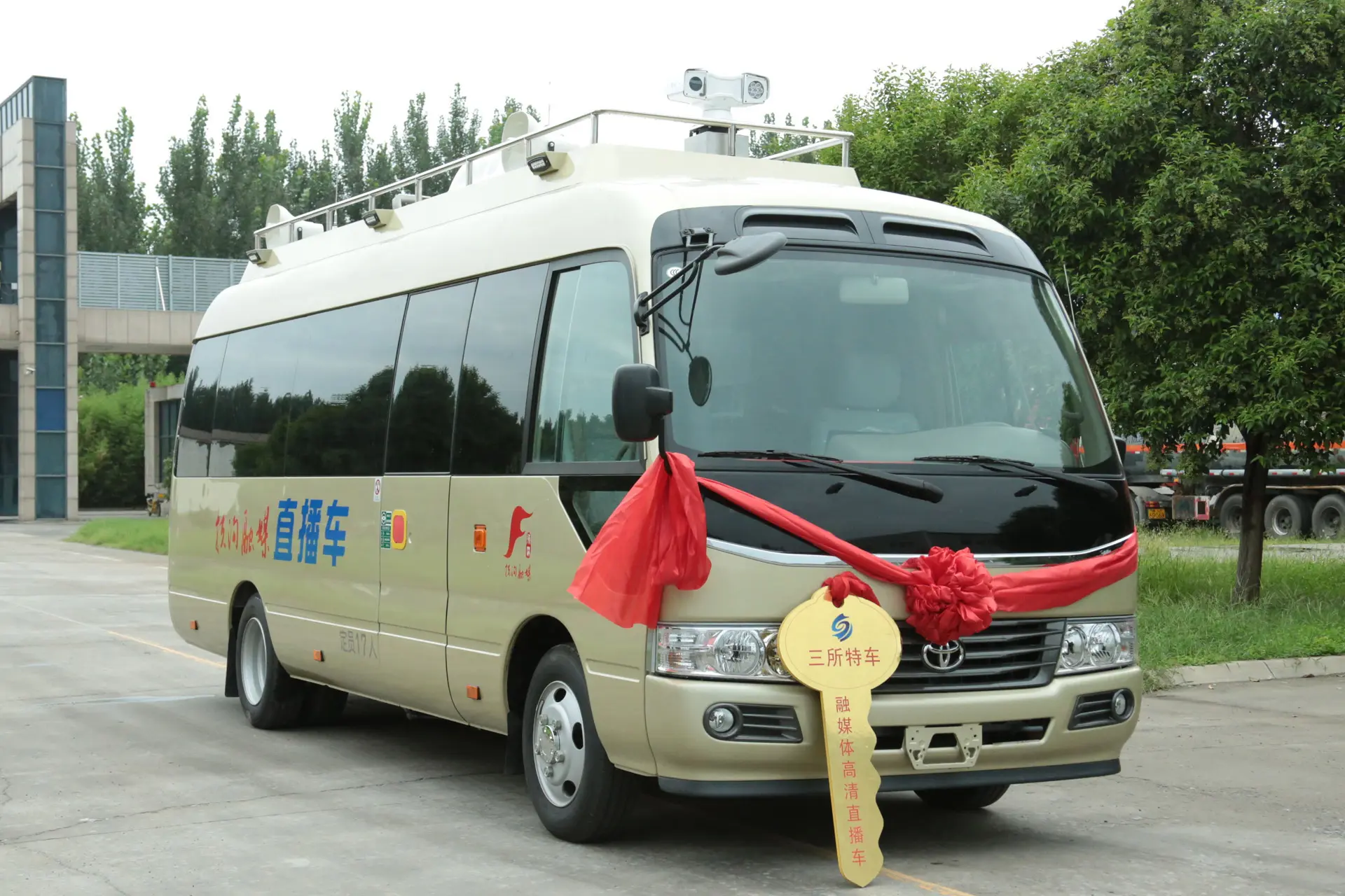 融媒体直播车