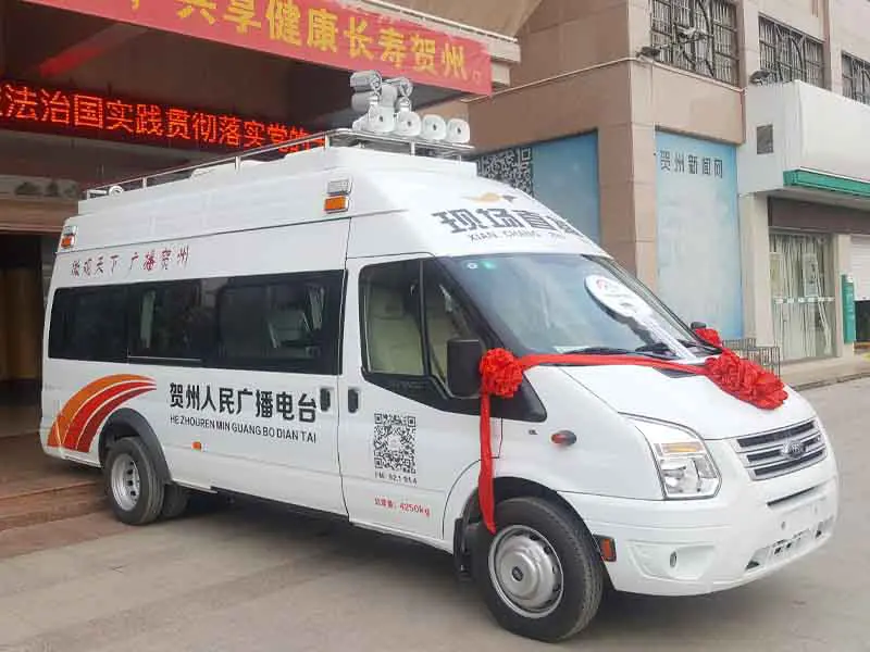 广播直播车１１.webp