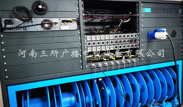 三所广电4K5G全媒体直播车 (2).webp