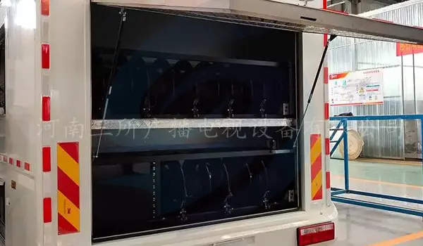 三所广电 全媒体直播车15.webp