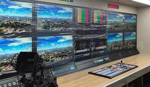 三所广电 全媒体直播车12.webp