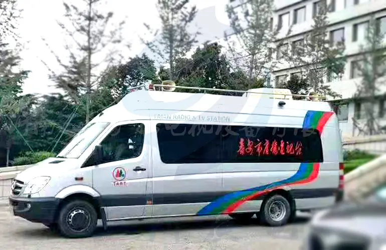 三所融媒体直播车 (3).webp 三所融媒体直播车 (3).webp