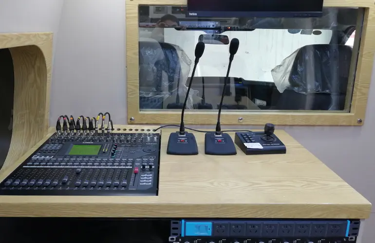 三所广播直播车 (3).webp 三所广播直播车 (3).webp