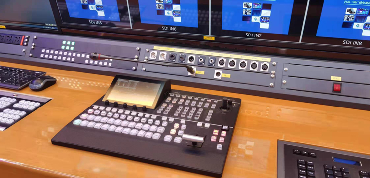 融媒直播车 (4).jpg